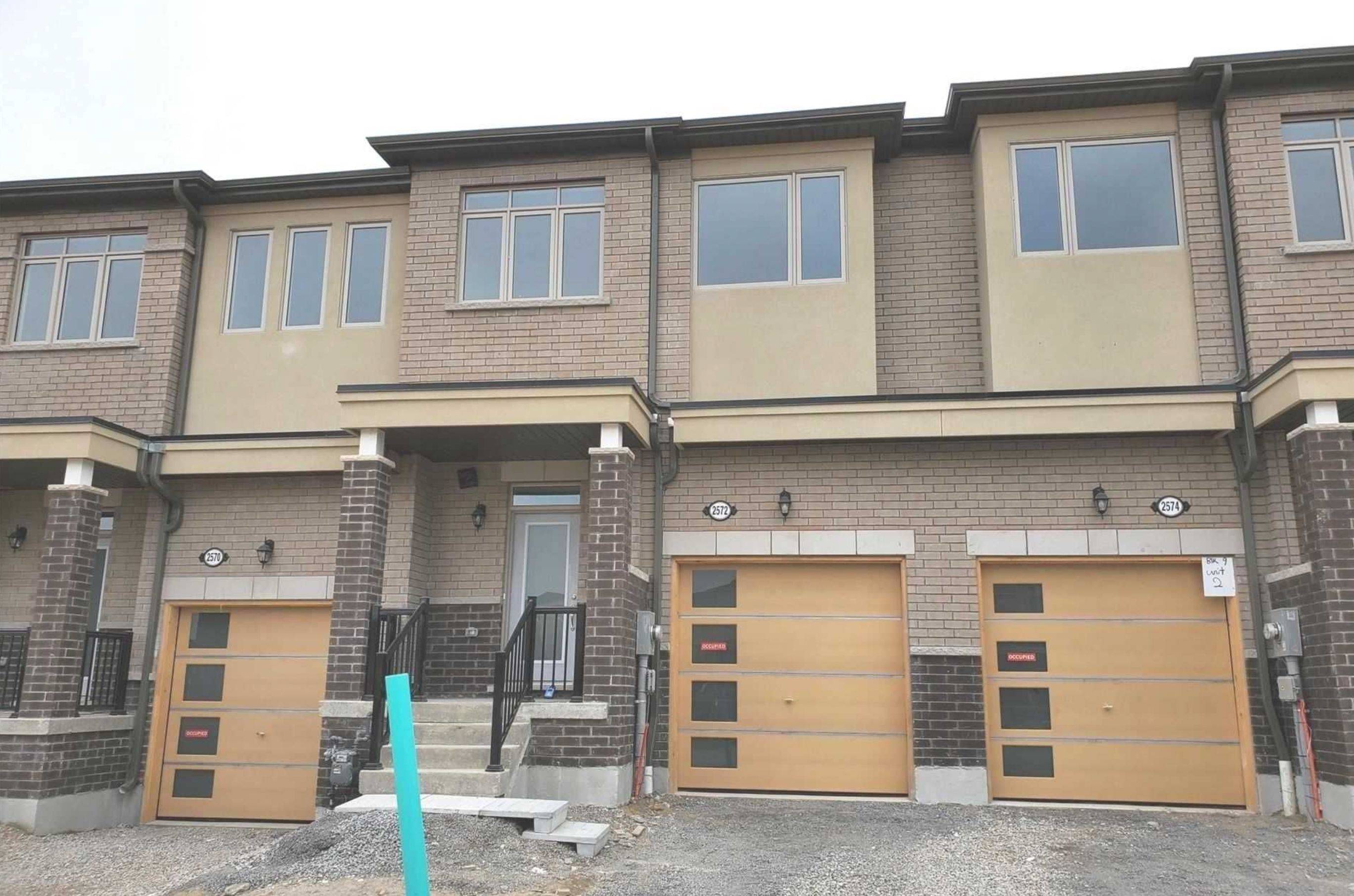 2572 Winter Words DR, Oshawa, ON L1H 7K4