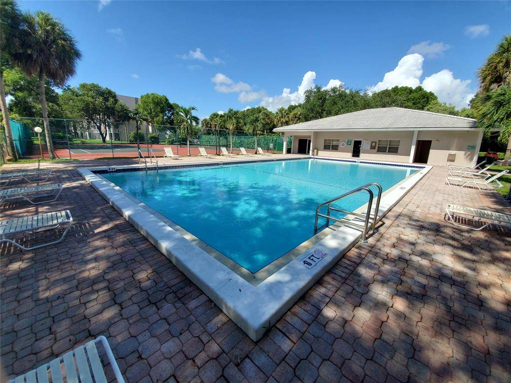 Coral Springs, FL 33071,8720 Shadow Wood Blvd #304