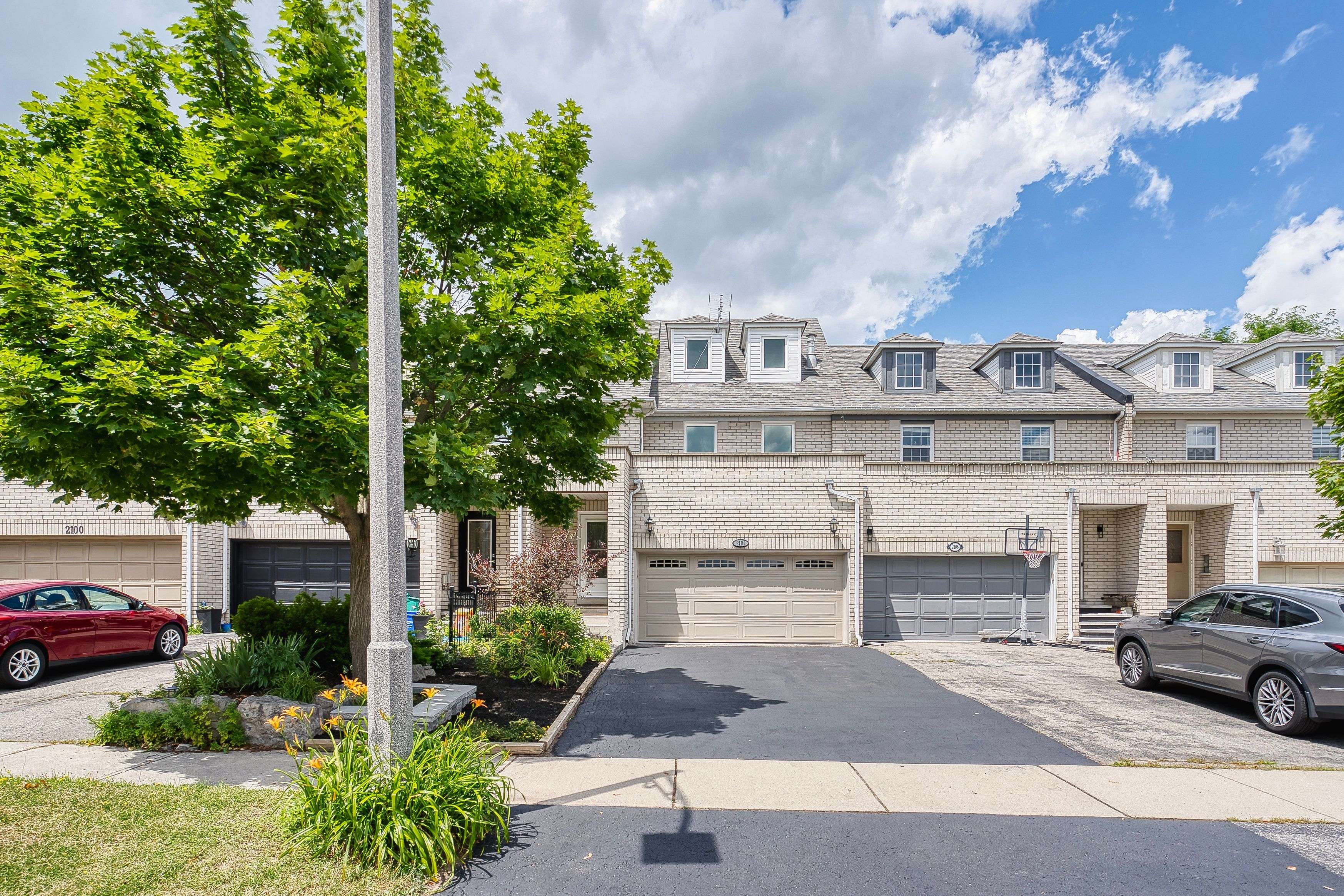 2104 White Dove CIR, Oakville, ON L6M 3R6