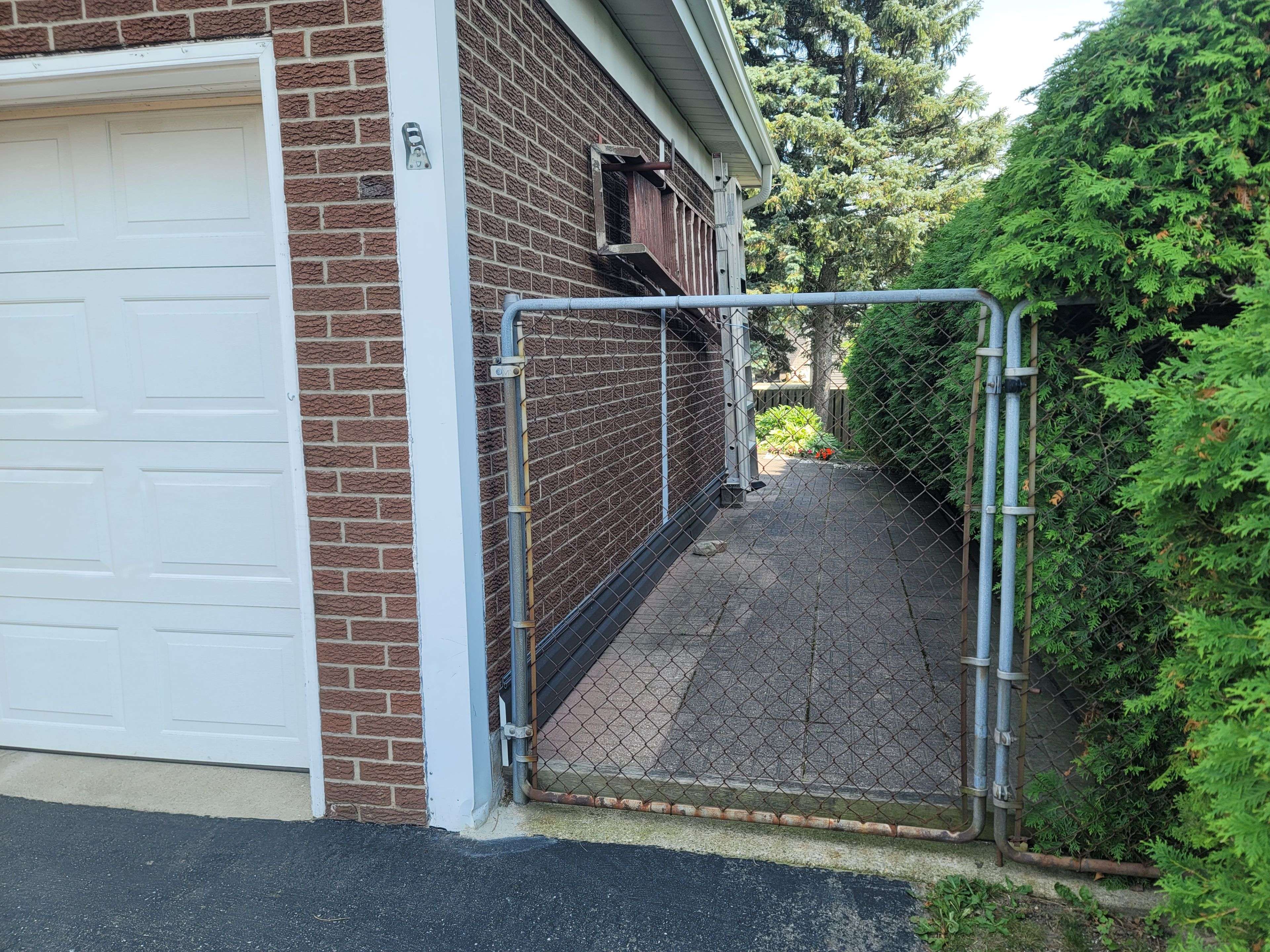 Kitchener, ON N2E 1A9,53 kingswood DR