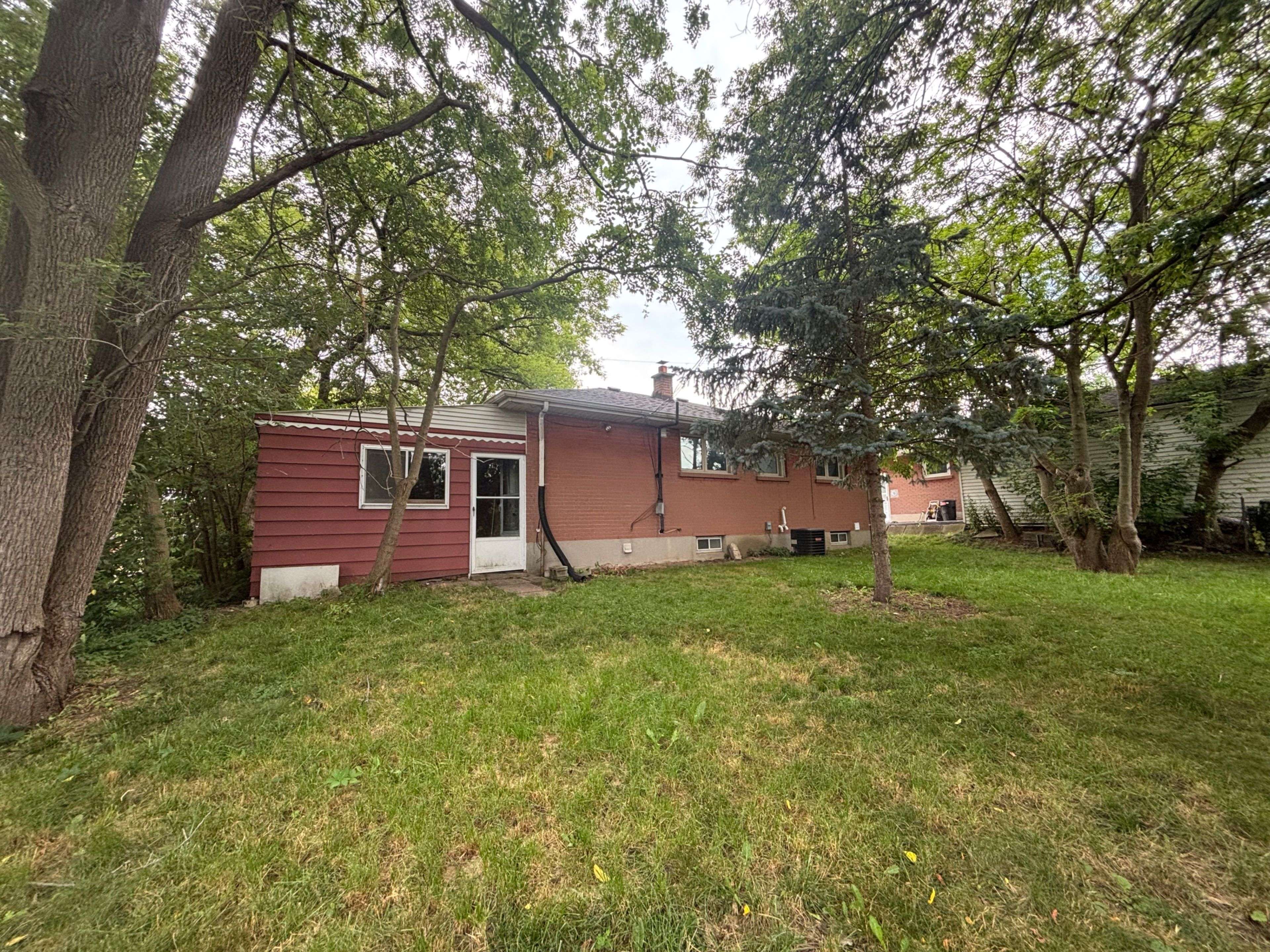London South, ON N5Z 3R7,143 Gladstone AVE #MAIN FLOOR