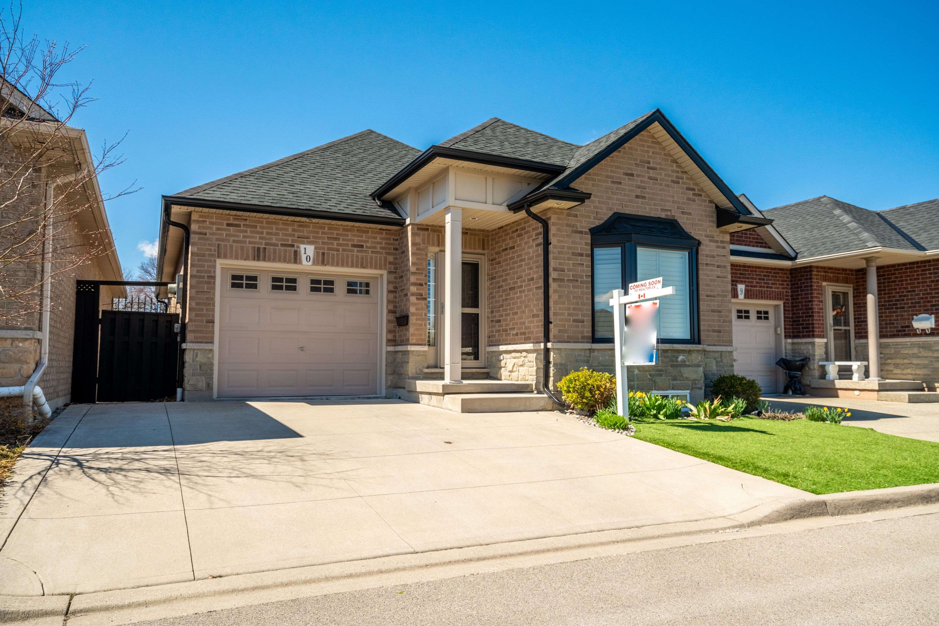 Hamilton, ON L8G 0A2,10 Greenbrook DR #10