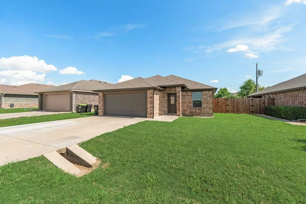 Pilot Point, TX 76258,421 W Holford Street