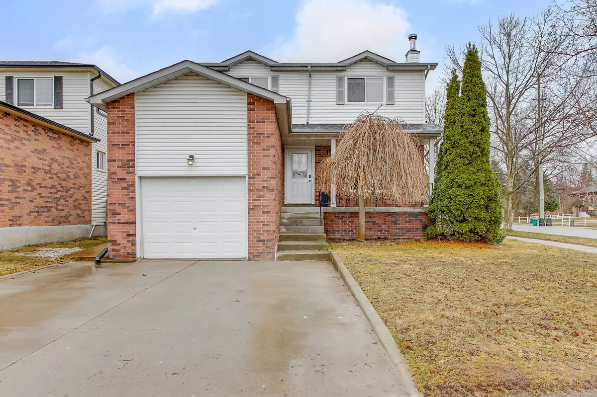 Barrie, ON L4N 7G9,9 Patterson PL