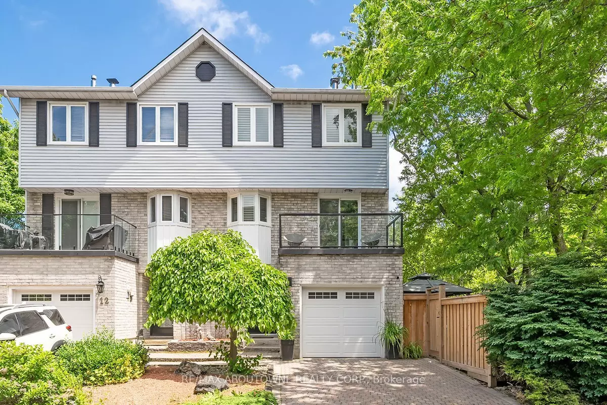 Oakville, ON L6L 1C2,2299 Marine DR #13