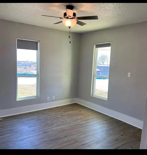 Mineral Wells, TX 76067,915 NE 1st Street