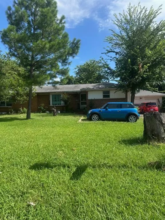 110 W Park Row Drive, Arlington, TX 76010