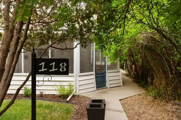118 2 ST Southwest, Medicine Hat, AB T1A4A8