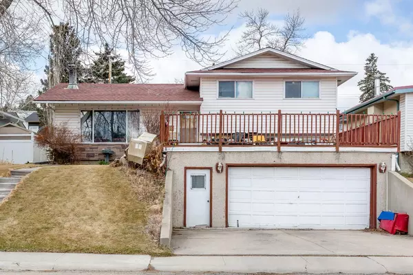 7803 Hunterslea CRES NW, Calgary, AB T2K 4M3