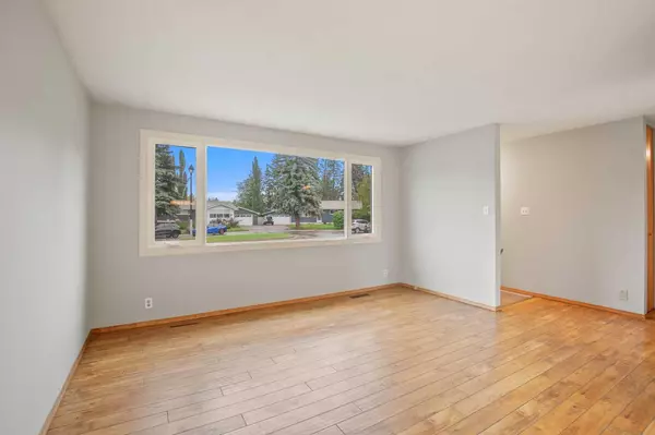 Red Deer, AB T4N 0A7,9 Standish Close