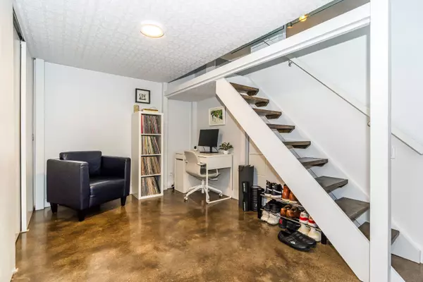 Toronto E01, ON M4M 3N6,233 Carlaw AVE #321