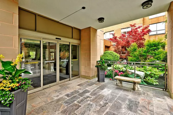 Aurora, ON L4G 6H7,14924 Yonge ST #223