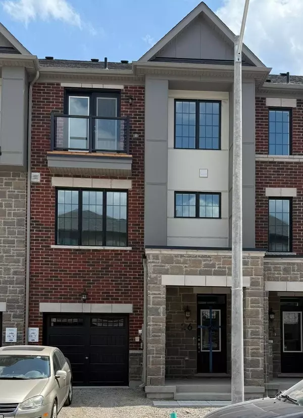 26 Pearen LN, Barrie, ON L9J 0G5