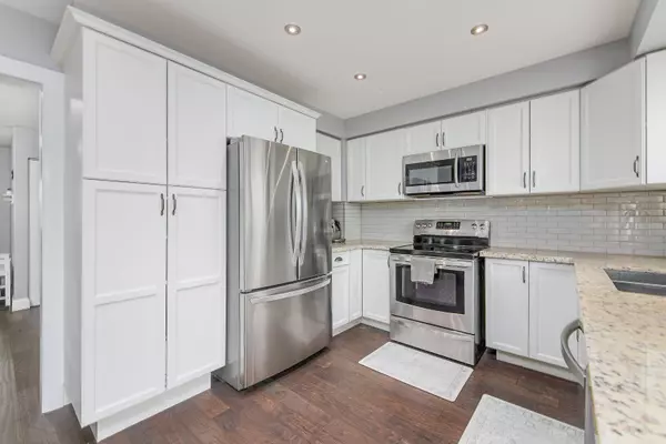 Barrie, ON L4N 7G9,9 Patterson PL
