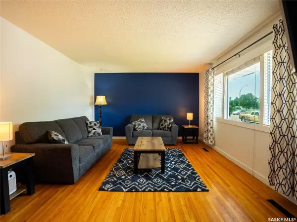 Regina, SK S4R 3X9,37 Lorimer CRESCENT