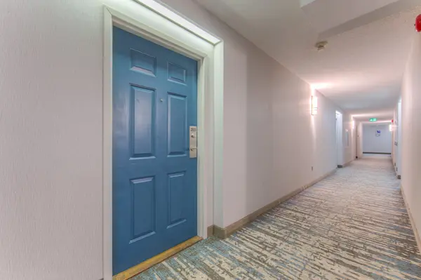 Burlington, ON L7L 3V8,5090 Pinedale AVE #203