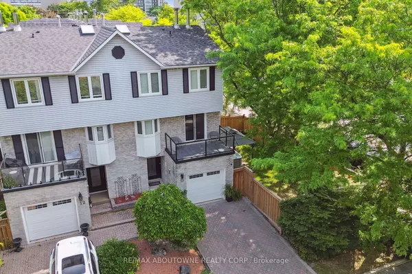 Oakville, ON L6L 1C2,2299 Marine DR #13