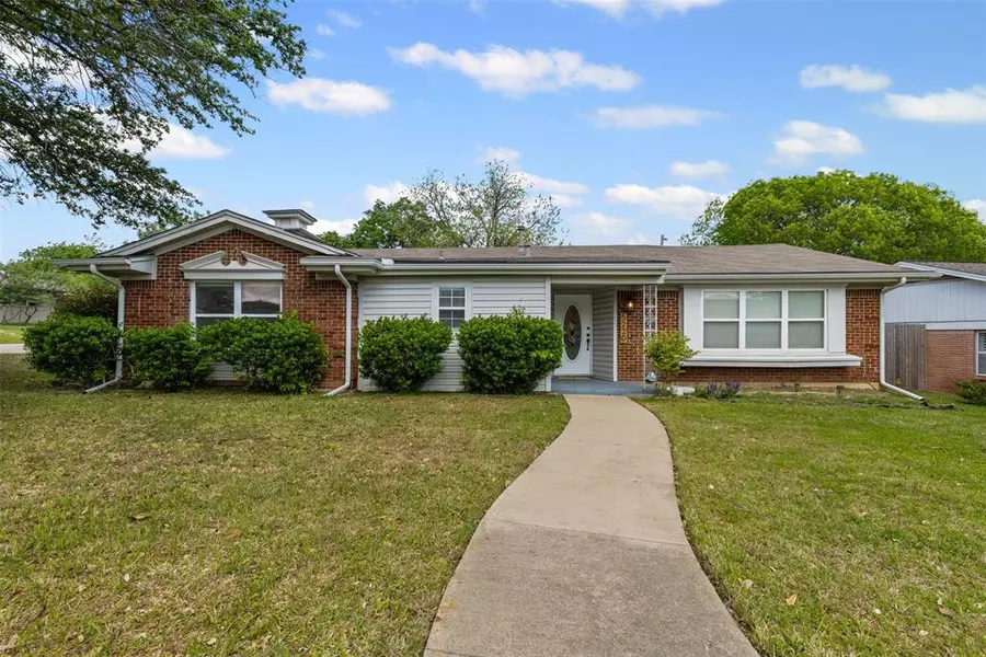 5220 Wedgway Drive, Fort Worth, TX 76133