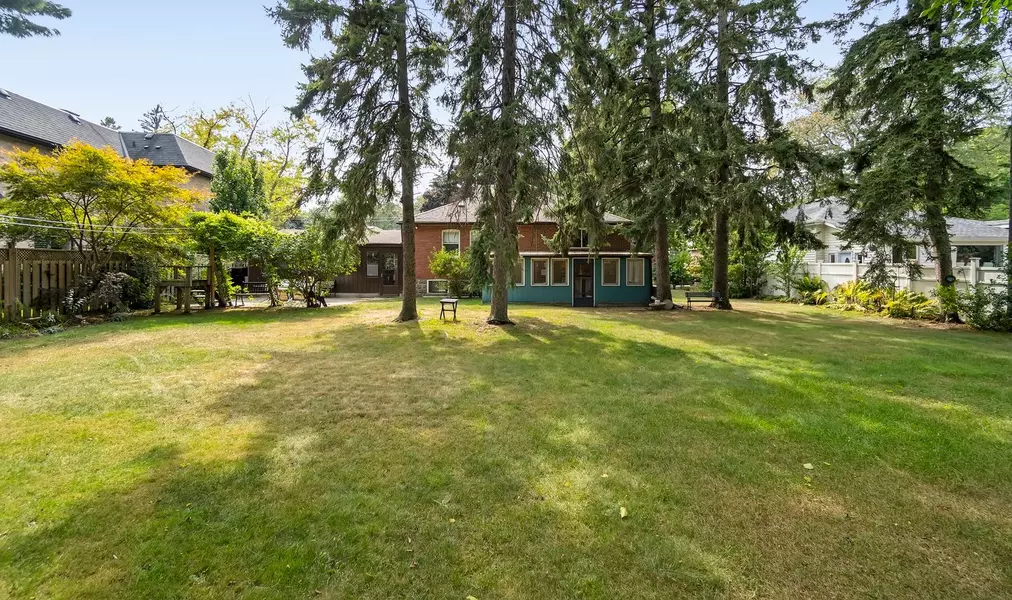 1607 Kenmuir AVE, Mississauga, ON L5G 4B6