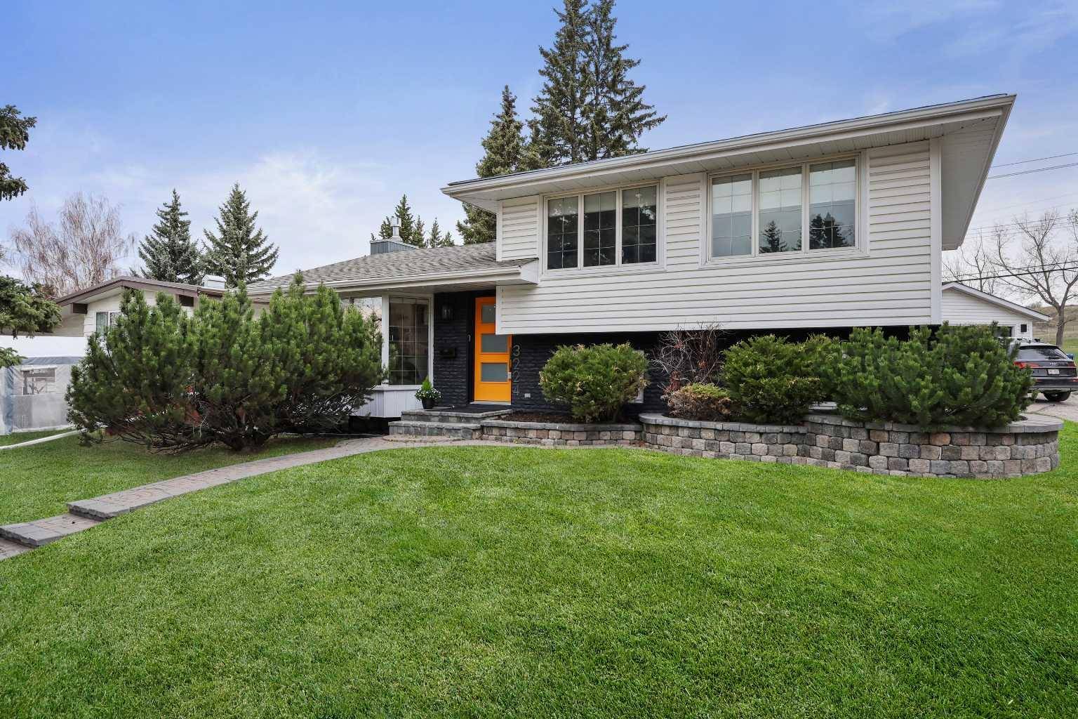 3224 Conrad DR Northwest, Calgary, AB T2L 1B4