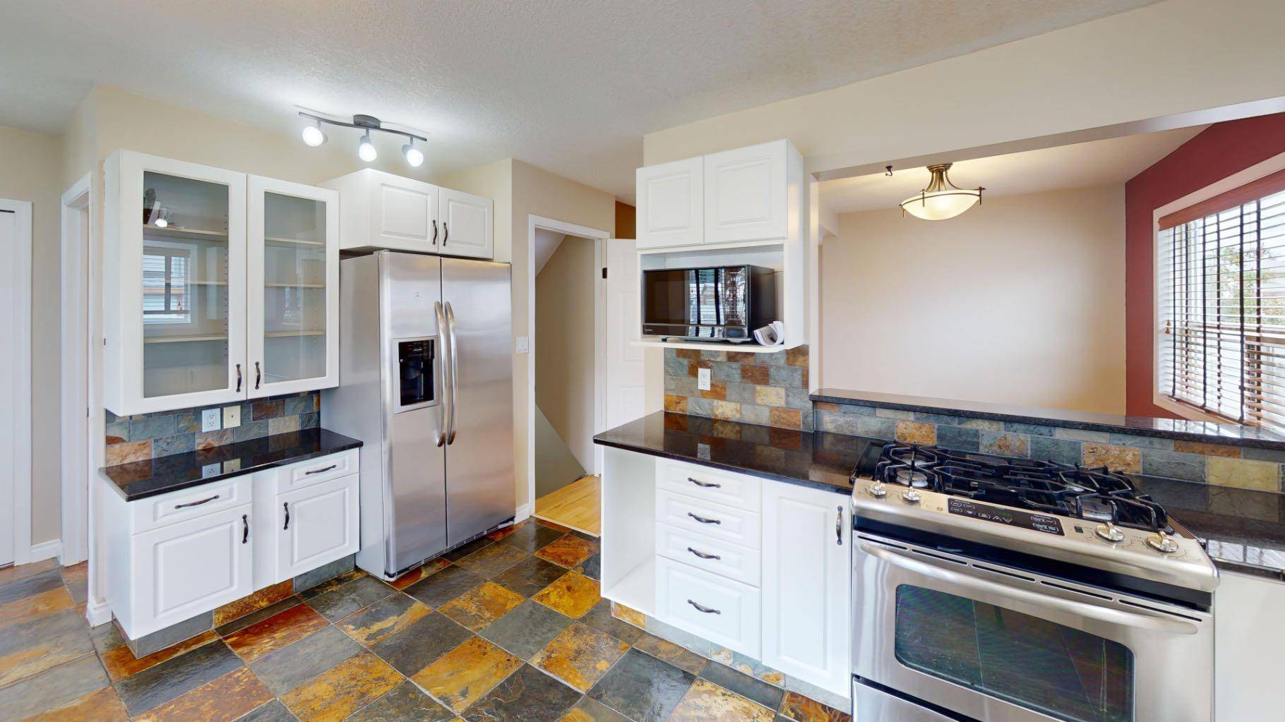 Hinton, AB T7V 1A3,436 Boutin AVE