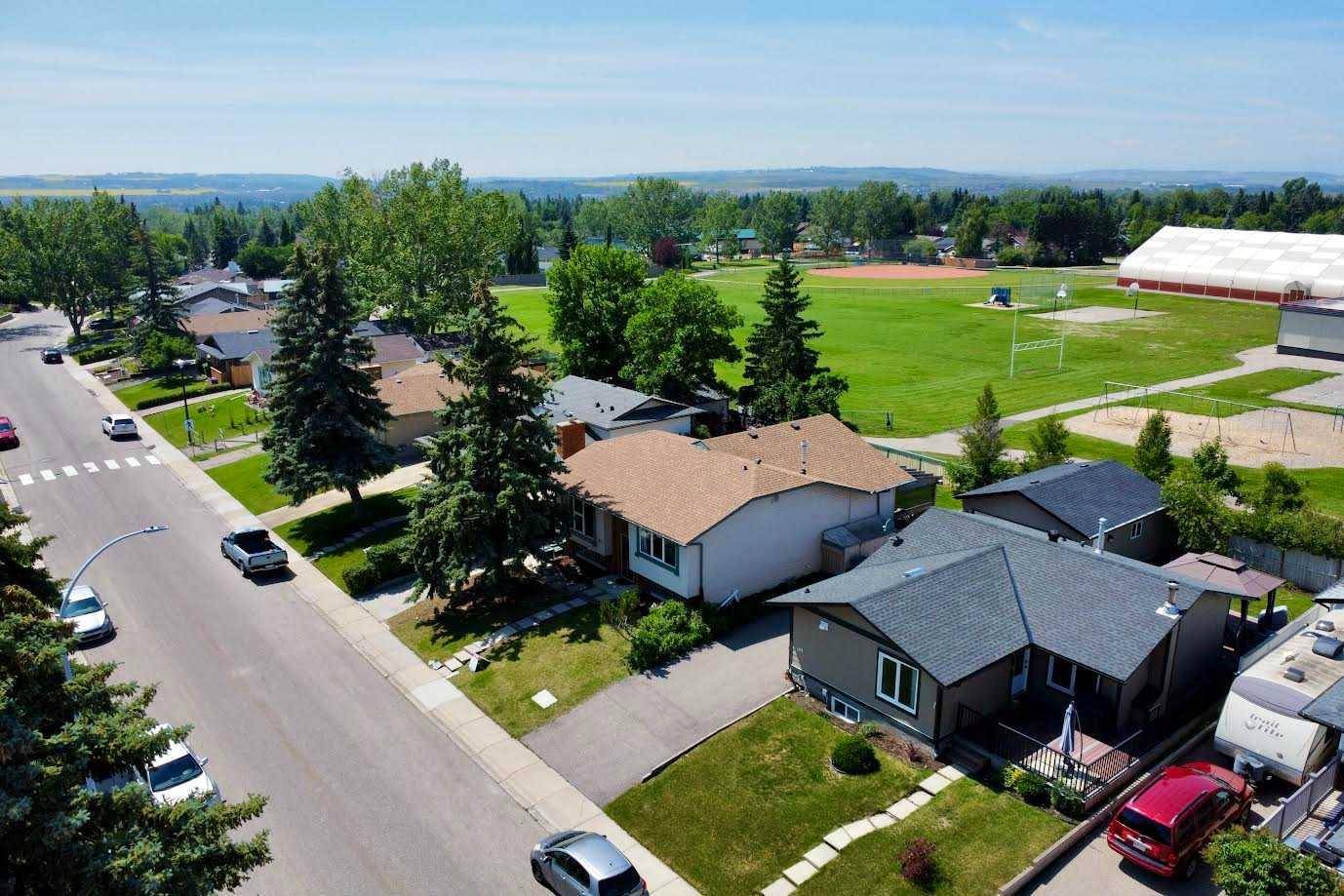 143 Waldron AVE, Okotoks, AB T1S 1E1