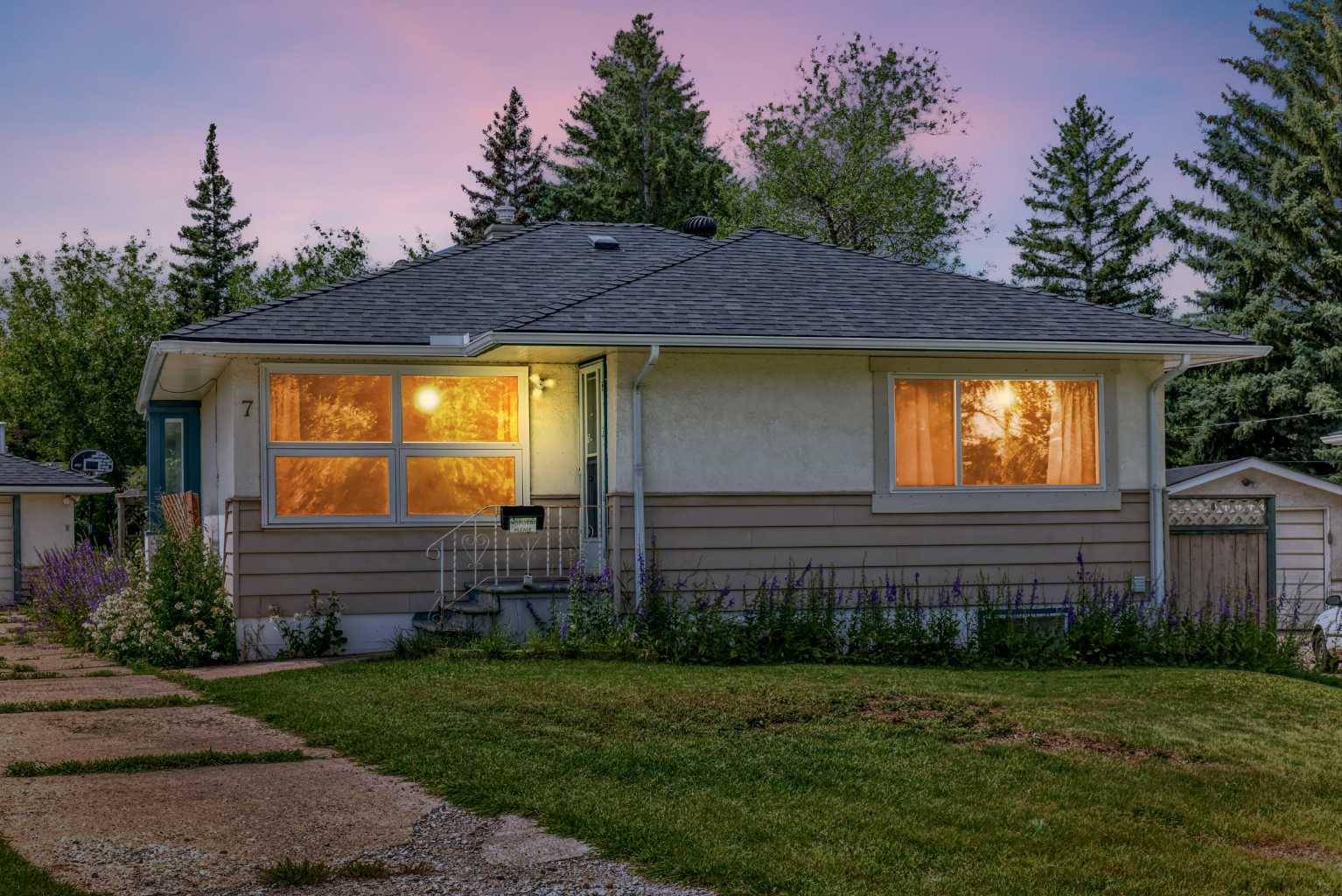 7 Glenmount CRES Southwest, Calgary, AB T3E4B3