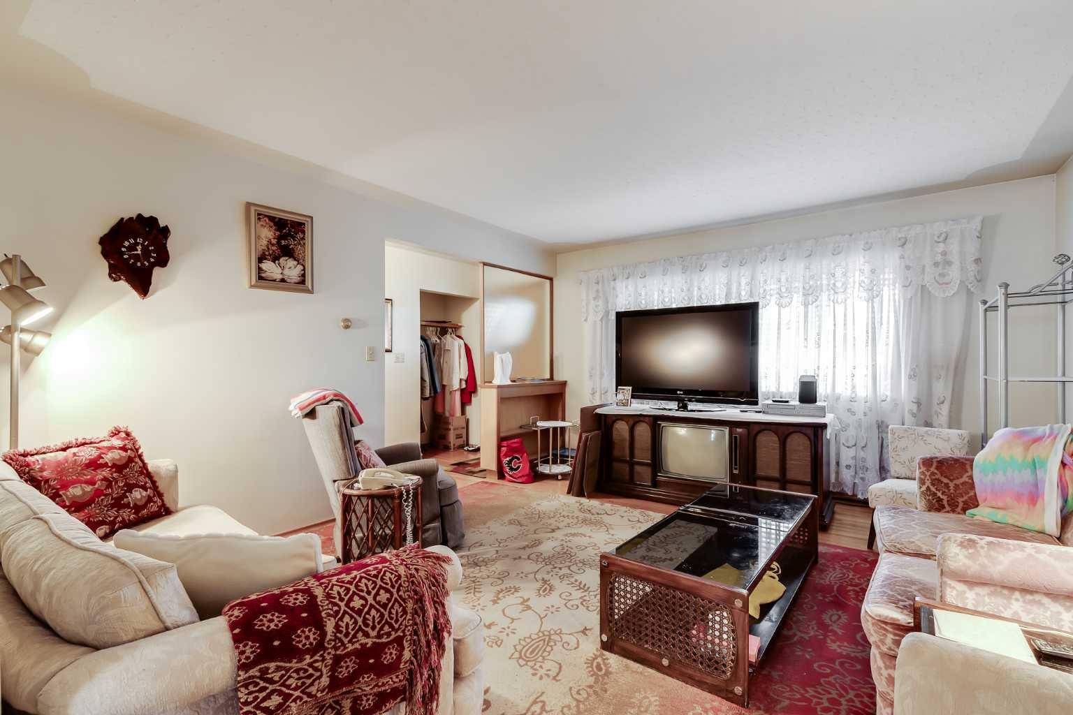 Calgary, AB T2B1G9,1828 43 ST SE