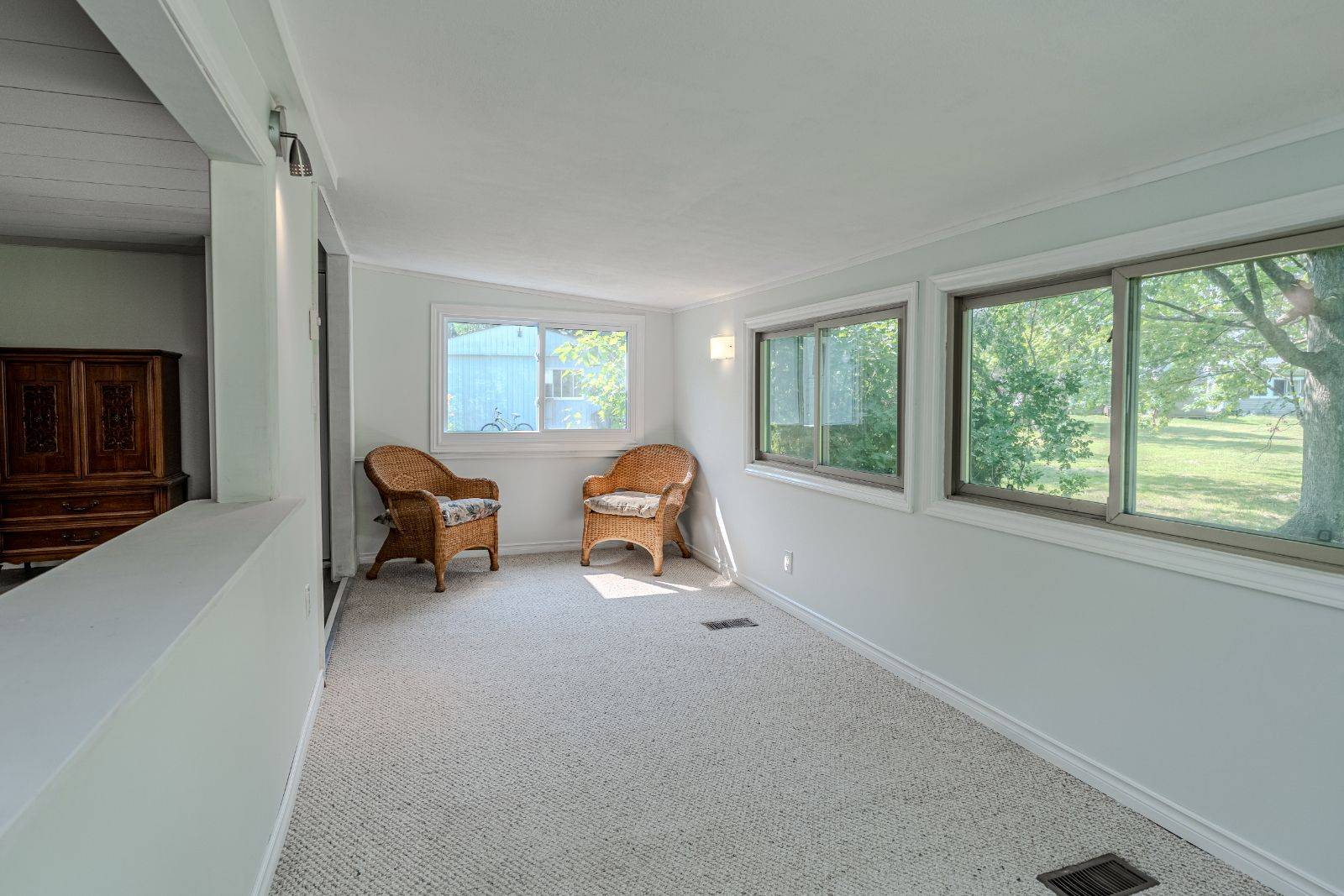 Innisfil, ON L9S 1N5,85 Hawthorne DR