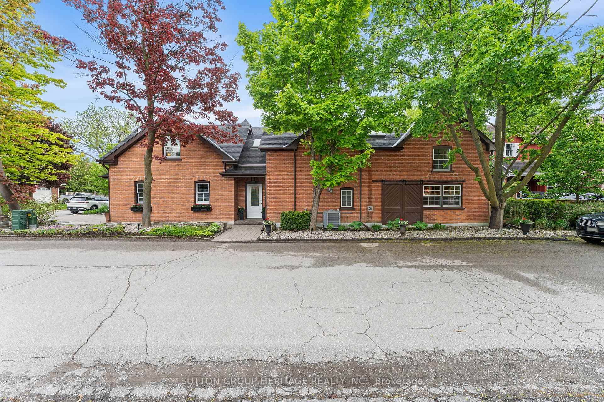 Whitchurch-stouffville, ON L4A 1B9,16 William ST