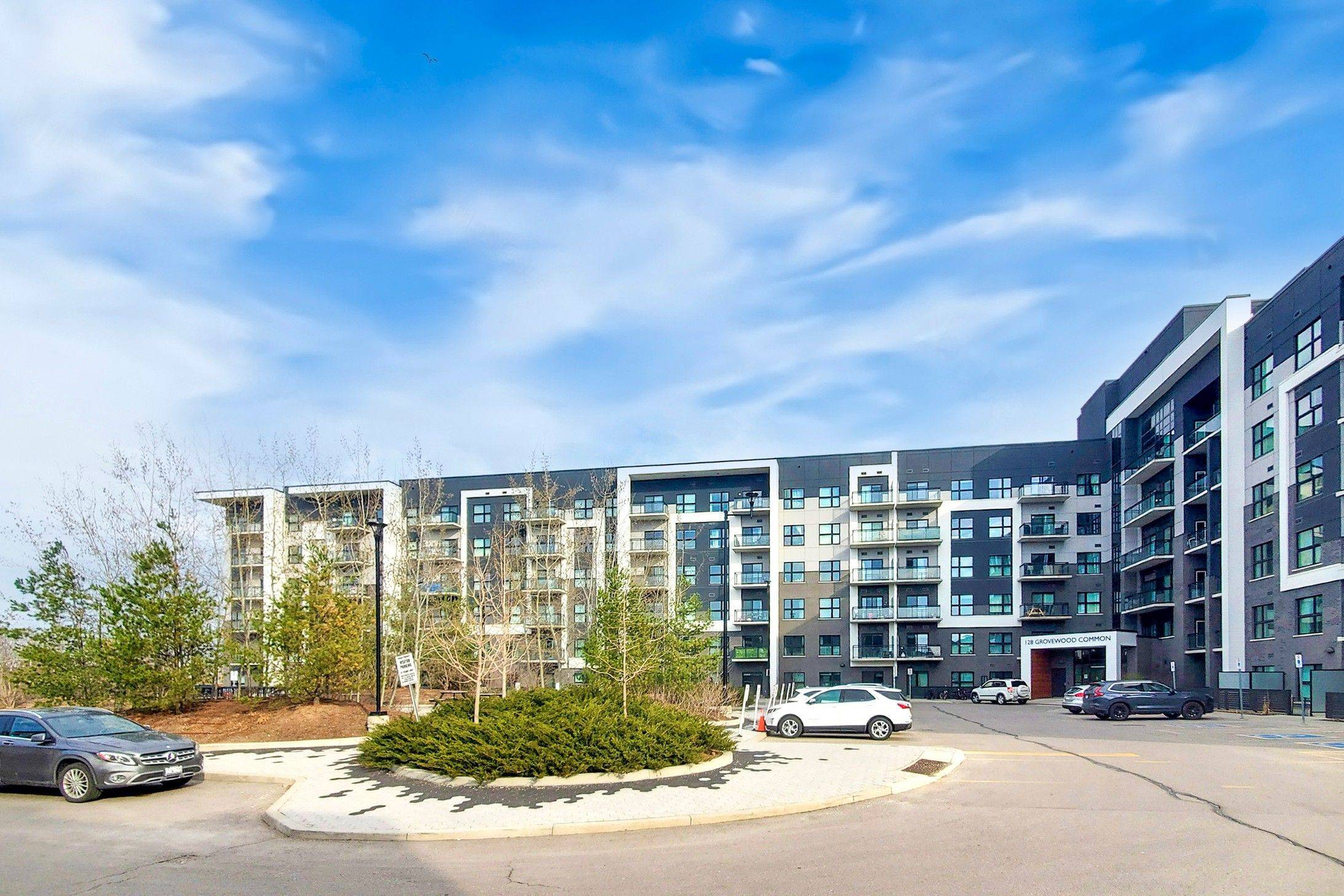 Oakville, ON L6H 0X3,128 Grovewood Common #320