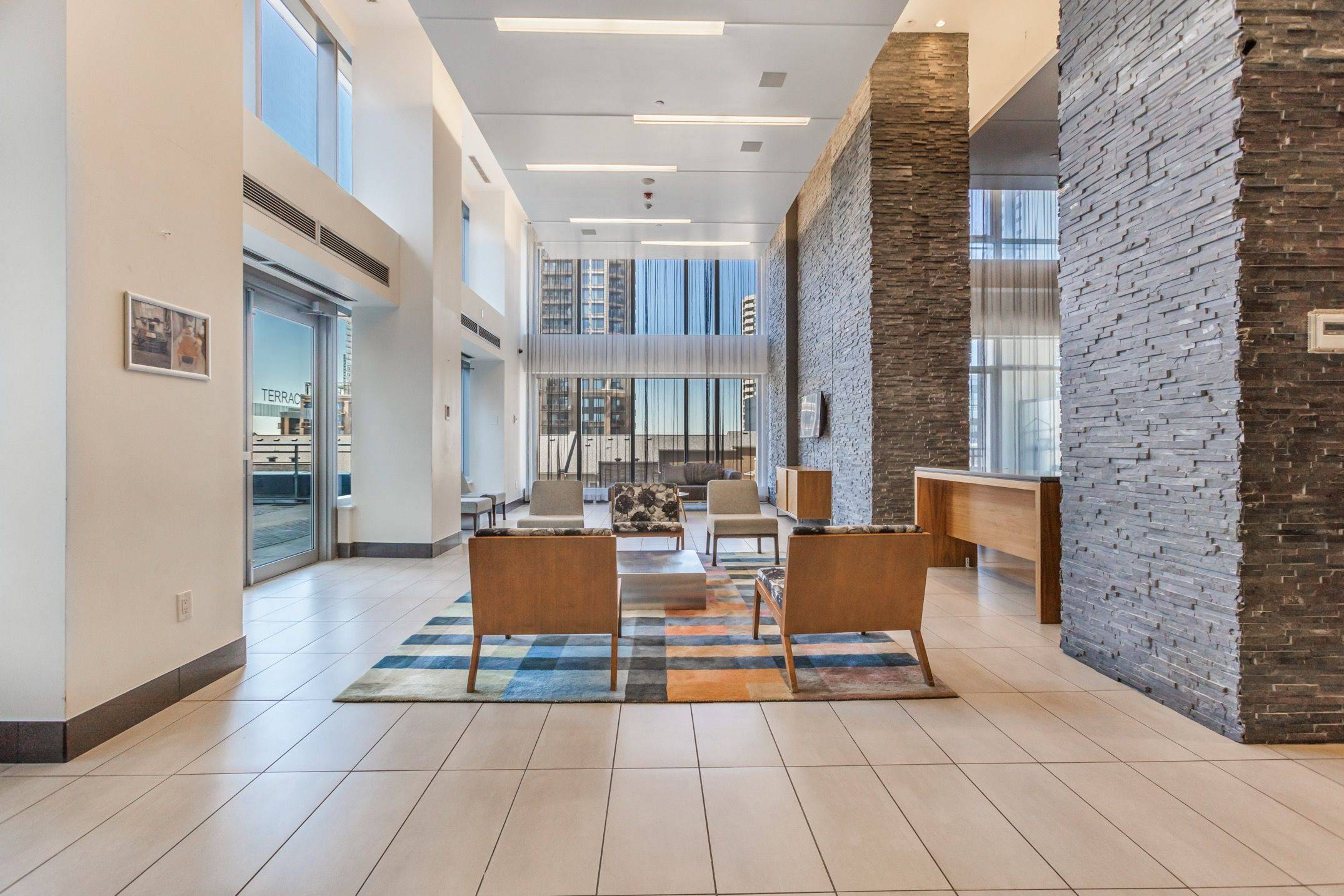 Mississauga, ON L5B 0G7,360 Square One DR #306