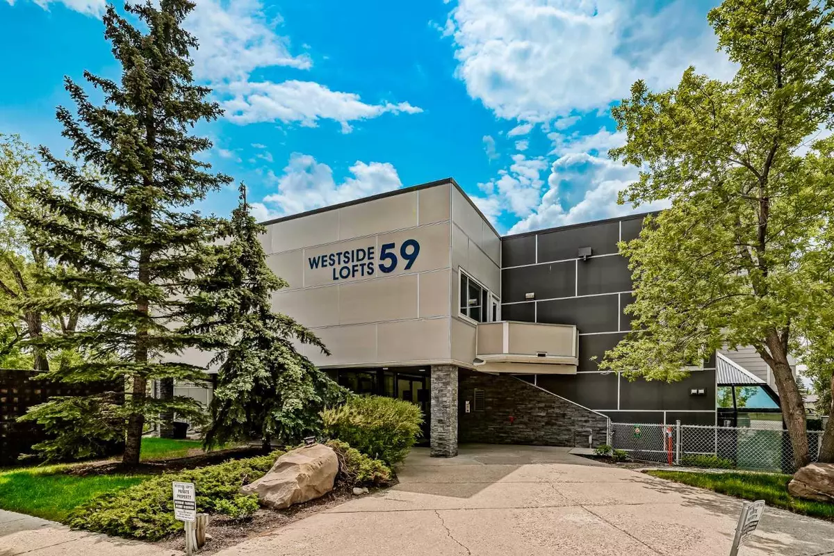 Calgary, AB T3E 6V4,59 Glamis DR #202