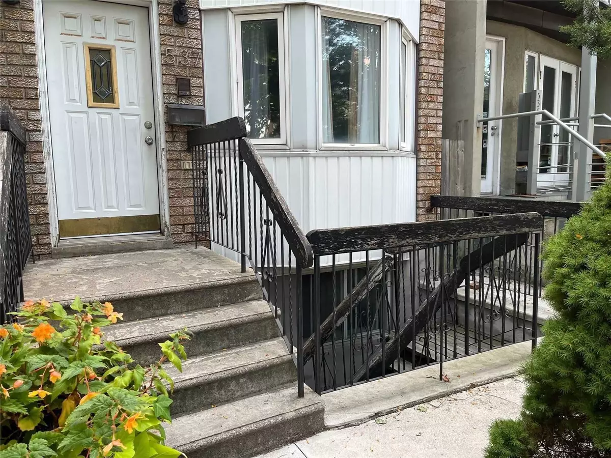 Toronto C01, ON M6G 3R5,537 Roxton RD #Bsmt
