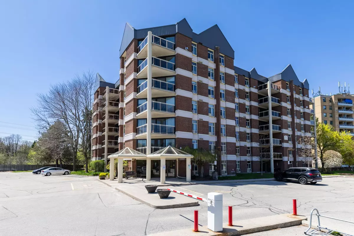 Guelph, ON N1G 4N7,8 Christopher CT #601