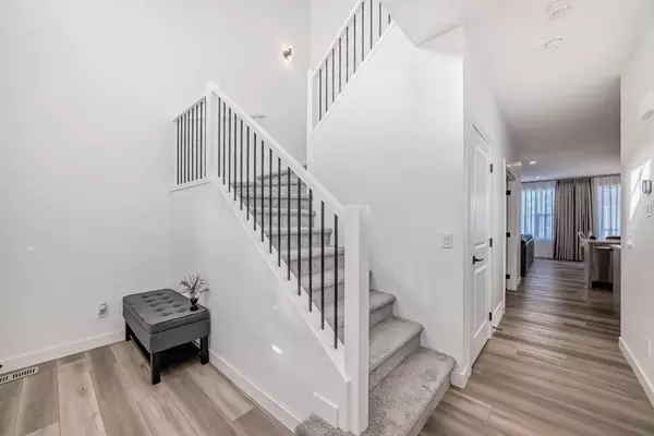 Calgary, AB T2X4L7,40 walcrest ROW SE