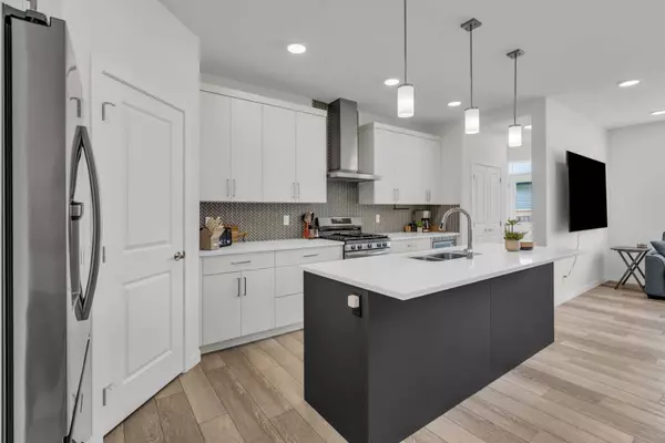 Calgary, AB T3P 2B3,180 Lucas Common Northwest