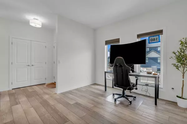 Calgary, AB T3P 2B3,180 Lucas Common Northwest