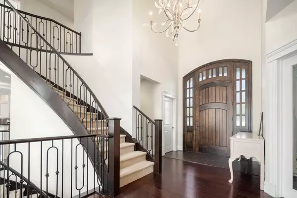 Calgary, AB T3H 0G2,2767 77 ST Southwest