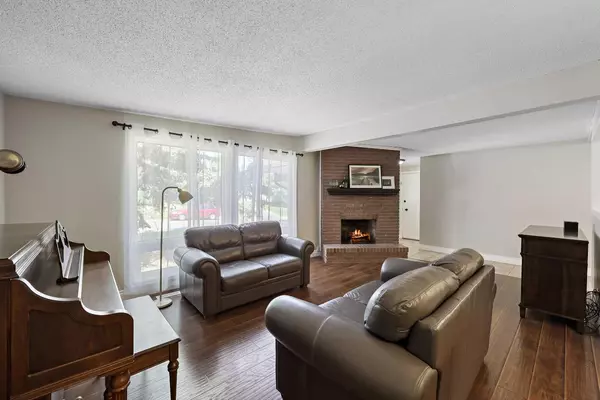 Calgary, AB T3A 1R3,5476 Dalrymple CRES Northwest