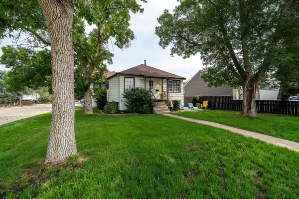 102 9 ST Southeast, Medicine Hat, AB T1A 1N2