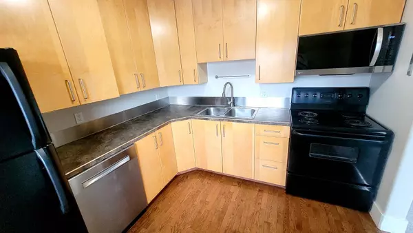 Calgary, AB T3P0P1,2002 11 AVE SW #7