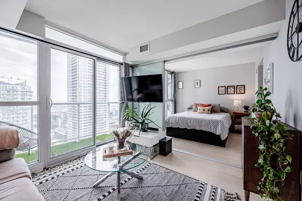 Toronto C01, ON M5V 0J9,85 Queens Wharf RD #2802