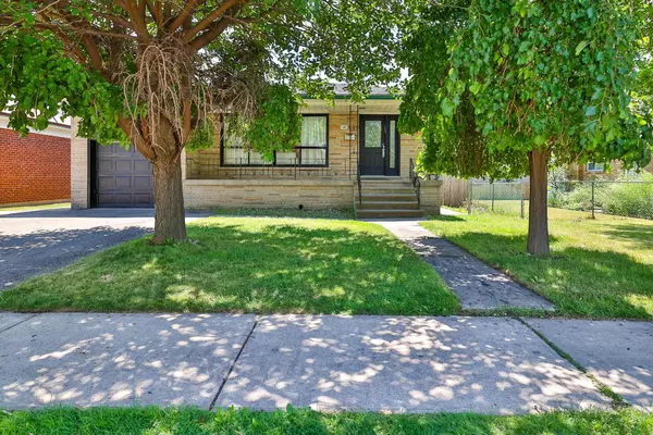 Toronto C04, ON M6A 1N3,161 Ranee AVE