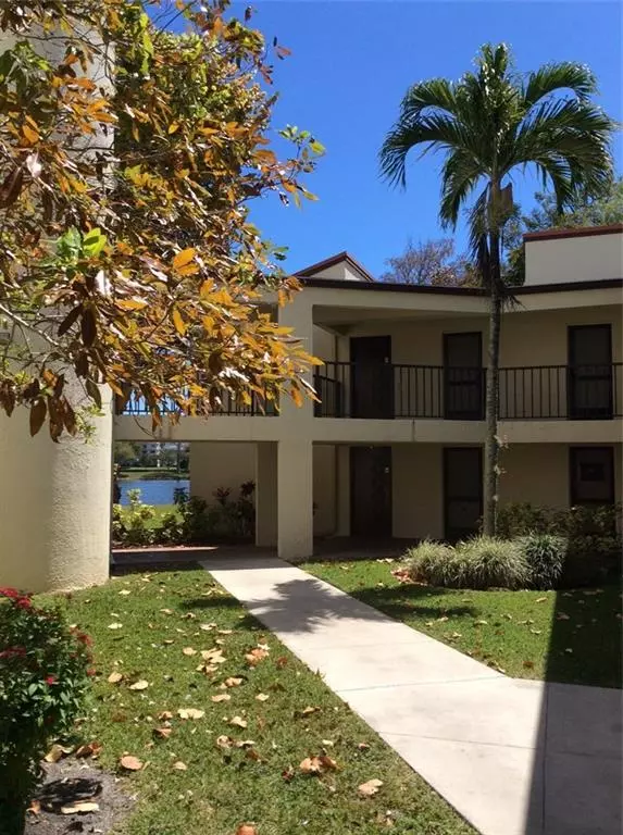 Pompano Beach, FL 33069,2313 S Cypress Bend Dr #122B