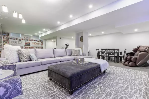 Oakville, ON L6M 5M5,1217 Ironbridge RD