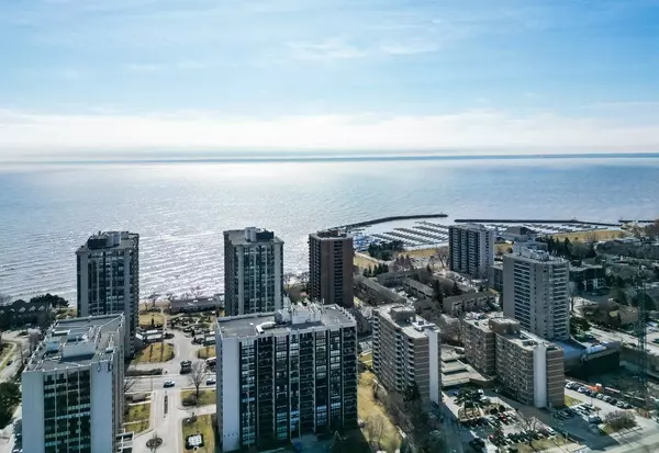 2180 Marine DR #PH2, Oakville, ON L6L 5V2