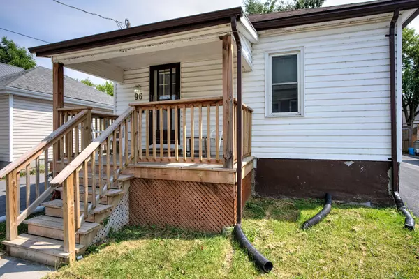 Kingston, ON K7K 2E8,96 Russell ST