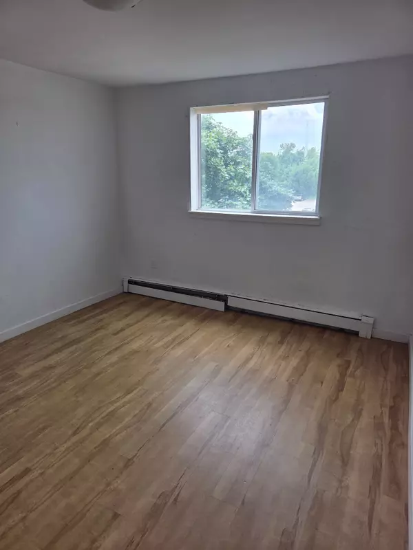 London East, ON N5Y 4T8,563 Mornington AVE #310