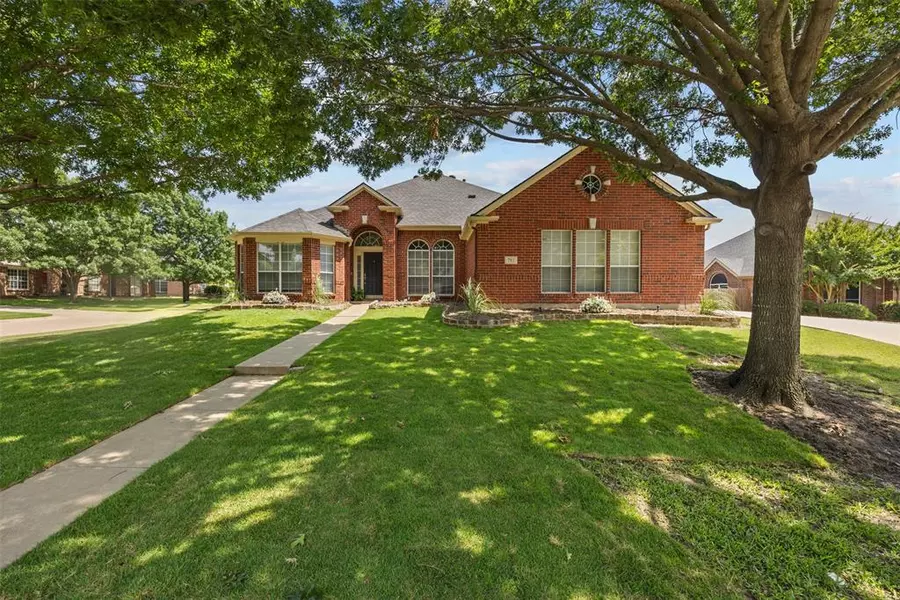 712 Saint Robby Drive, Mansfield, TX 76063